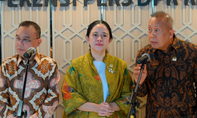 Wakil Ketua DPR RI, Saan Mustopa (kanan) saat konpers usai Rapat Paripurna. Foto: dok DPR/Tari/vel